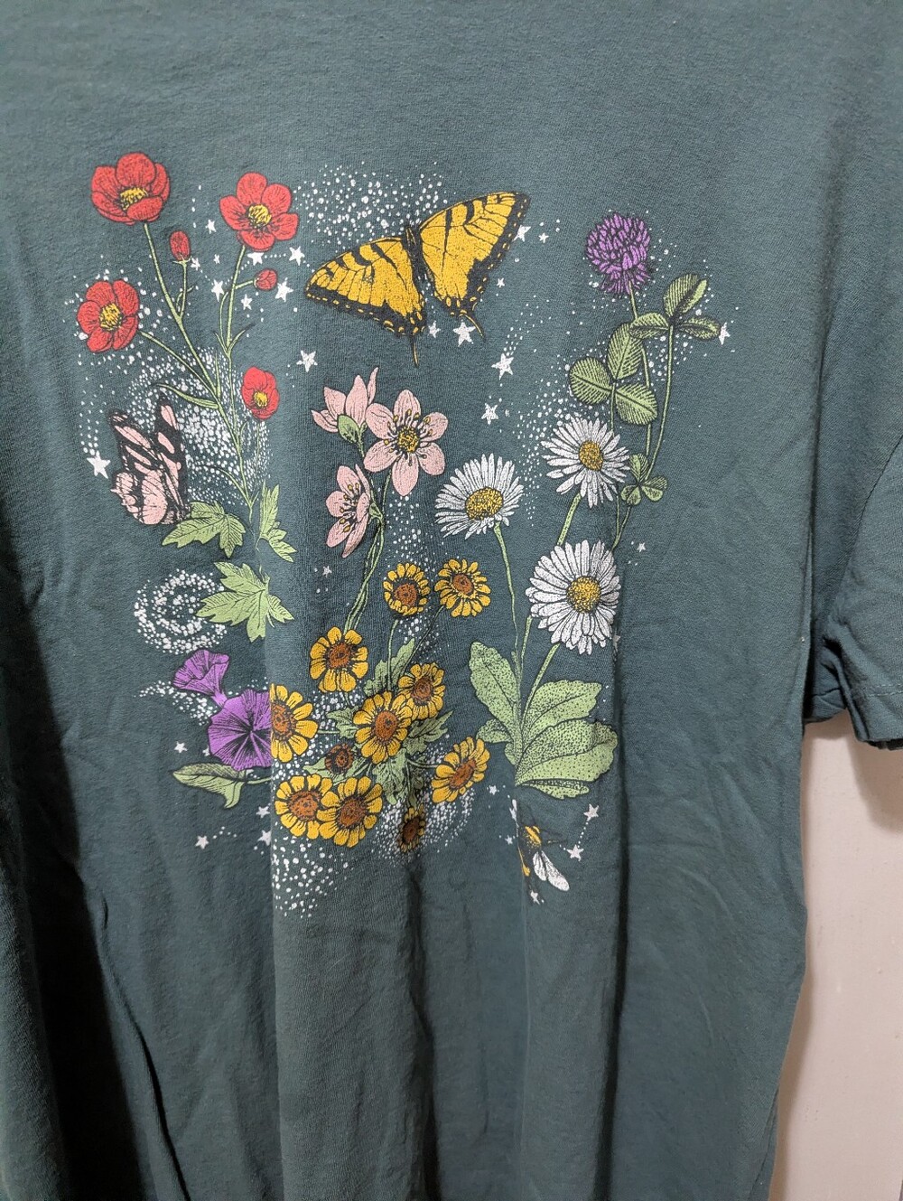 Doe 2XL Women's Green Floral & Butterfly Short Sleeve Graphic Tee - Picture 3 of 5